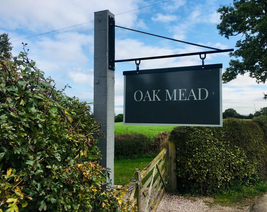 Oak Mead Villa Wrexham Exterior foto